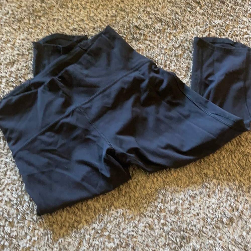 Lululemon size 8 train times crop